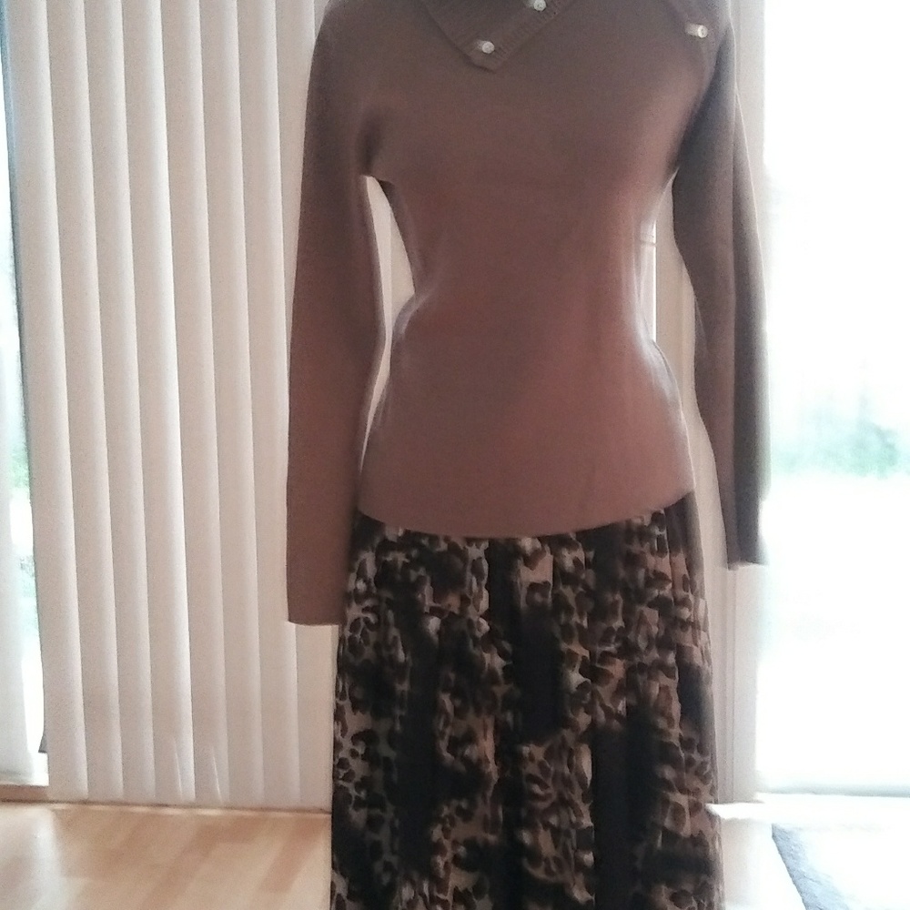 Sweater - Picture 2 of 3